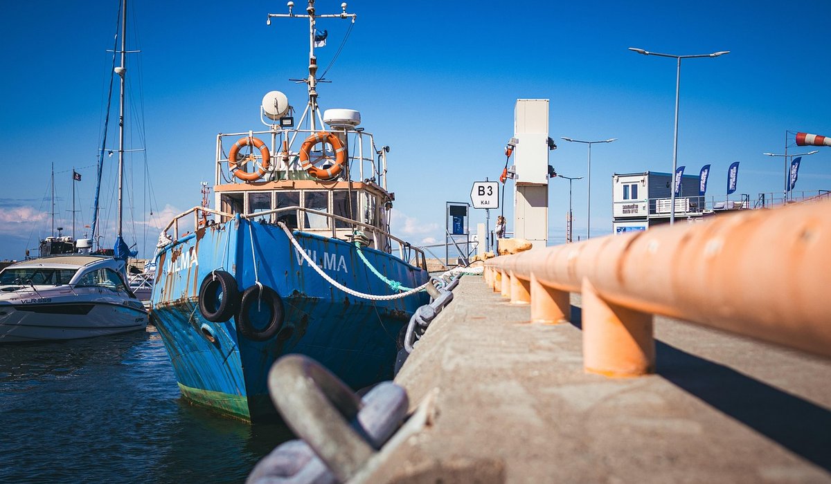 Using a boat toilet and waste disposal correctly